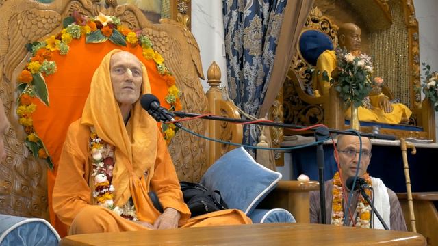 Поклоняйтесь Шри Шри Гаура-Нитай с помощью санкиртана-ягьи смотреть онлайн