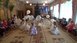 Танец «Серебристые снежинки» в исполнении девочек гр №12 МБДОУ «ЦРР - д/с «Сказка»
