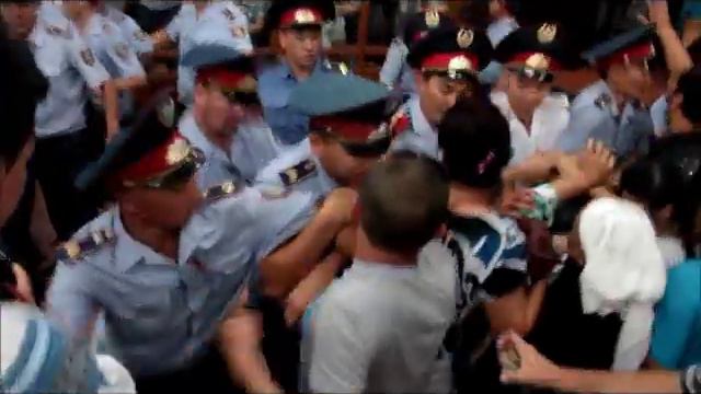 Жанаозенский суд. После оглашения. Без комментариев смотреть онлайн