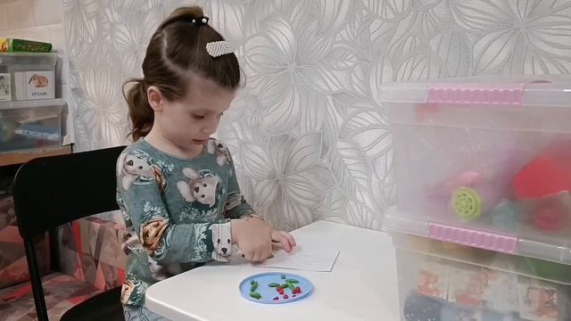 "Цветы". Обогащаем словарь, развиваем мелкую моторику, формируем речь. Занятие с дефектологом. смотреть онлайн