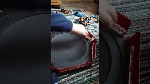 Бейблейд атакующий Дед Феникс против всех смотреть онлайн