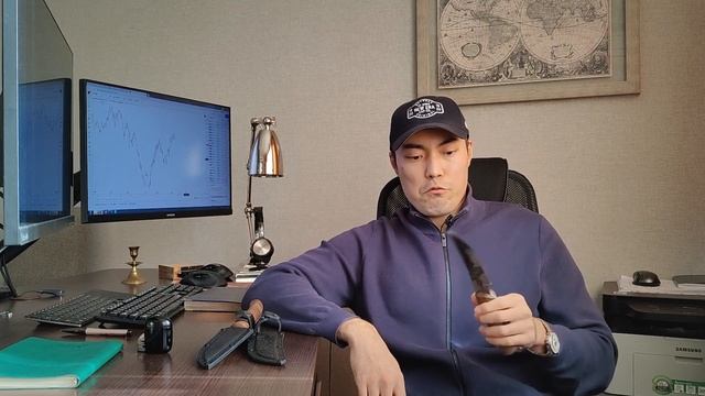 Два идеальных AUS-8 клинка в дереве. Поговорим? смотреть онлайн