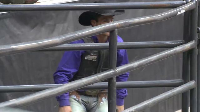 Jade Blackwell goes up and over in Salina. смотреть онлайн