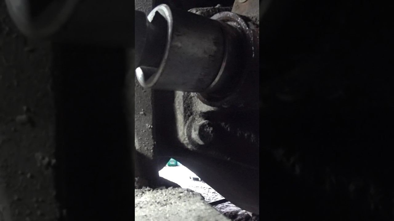 Как выбить старые и забить новые втулки. Универсальный приём смотреть онлайн