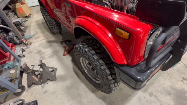 Working On A Customers Suzuki Samurai смотреть онлайн