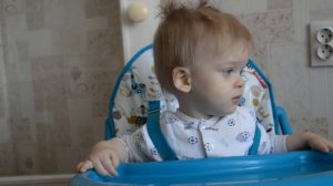 Малыш плачет, когда слышит грустную мелодию