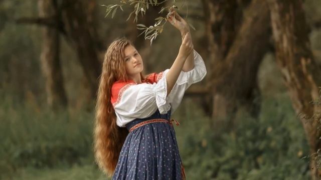 Людмила Сенчина - Бежит река смотреть онлайн