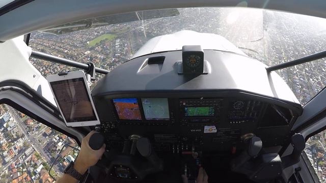 Vulcanair V1.0 Visial Approach to YMEN смотреть онлайн