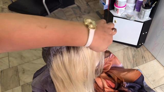 Сильно отросшие корни/ Обесцвечивание и тонирование смотреть онлайн