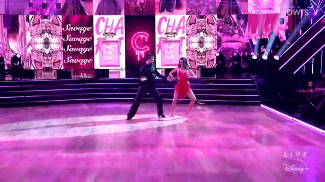 Charli D'Amelio and Mark Ballas Cha Cha (Week 1) | Dancing With The Stars on Disney+ смотреть онлайн
