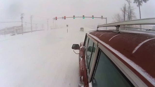 Suzuki Samurai Vs SNOW (ft. '79 Jeep Wagoneer)