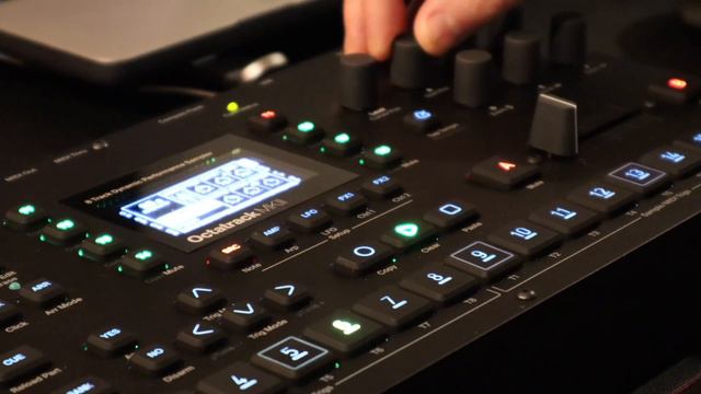 Lo fi Octatrack beats with sampled piano смотреть онлайн
