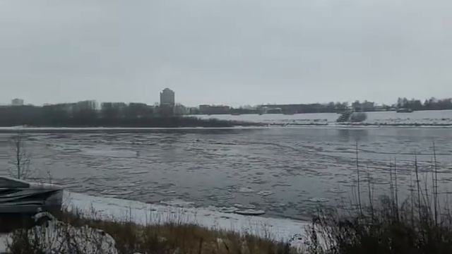 Осенний ледоход на реке Томи в Кемерово-2017 год смотреть онлайн