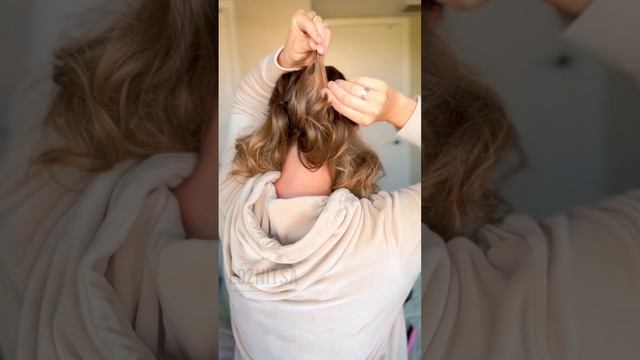 Пышный пучок на тонкие волосы возможен? Дааа? смотри #красивыйпучок #прическасамойсебе смотреть онлайн