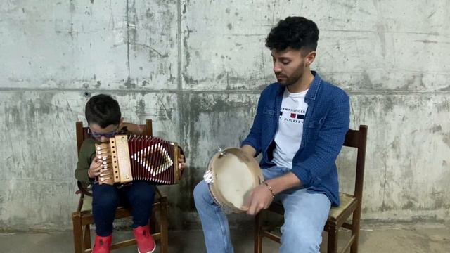 Tarantella Lucana, suona Michele di 4 anni e mezzo смотреть онлайн