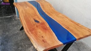 Обеденный стол из эпоксидной смолы.