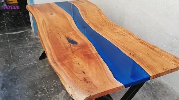 Обеденный стол из эпоксидной смолы.