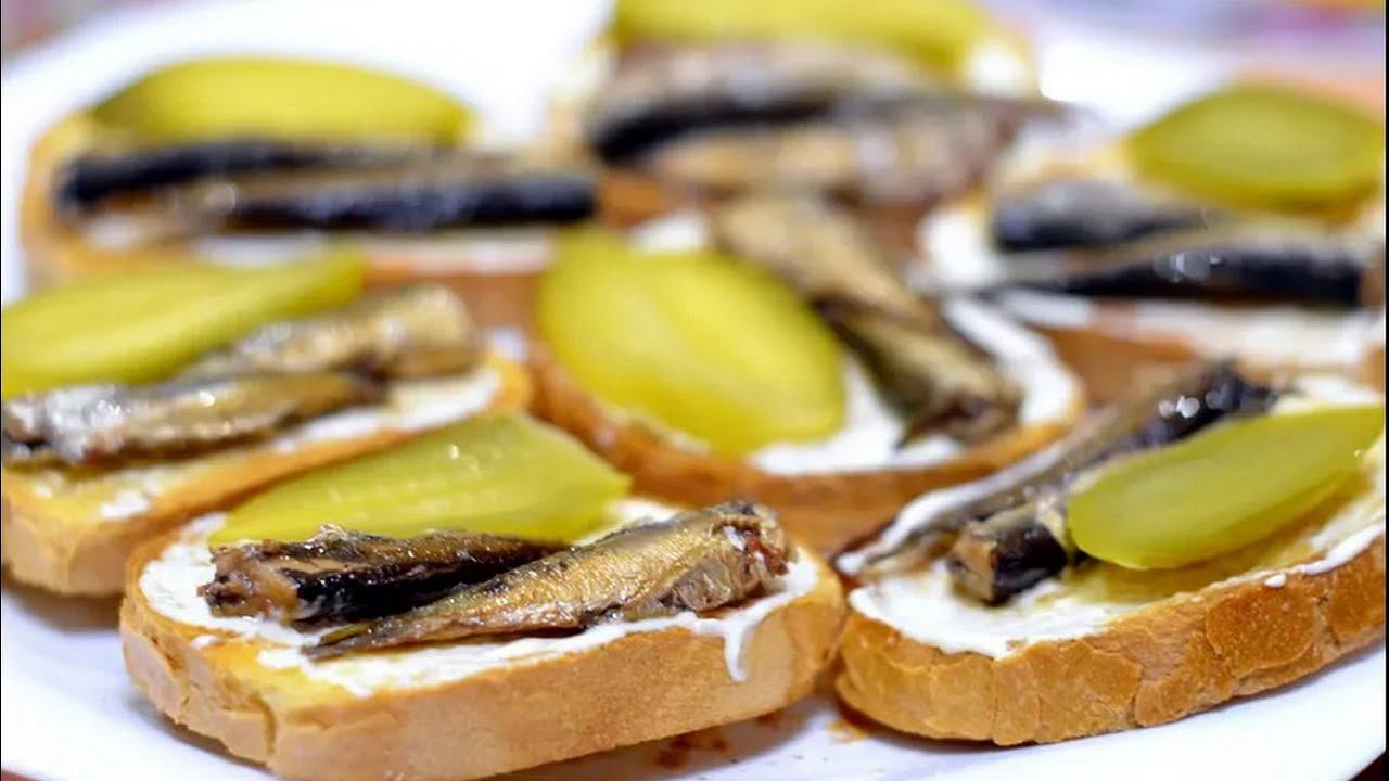 Вкусные бутерброды со шпротами - закуска на праздничный стол. смотреть онлайн