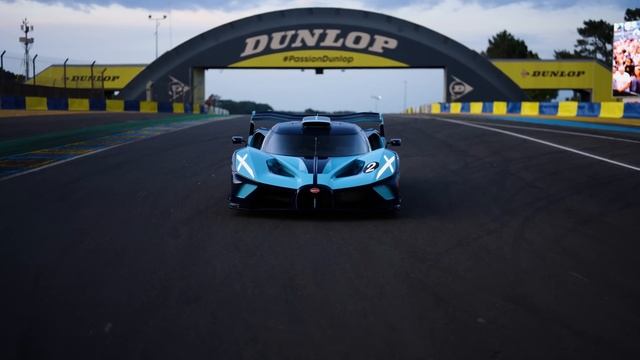 BUGATTI BOLIDE: Public Debut at 24 Hours of Le Mans Centenary смотреть онлайн