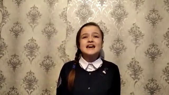 Стихотворение посвященное Дню Независимости Республики Казахстан читает Храмова Валерия,  6Б класс