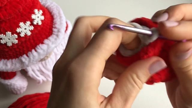 Вязаный гном крючком с сюрпризом. Смотри видео! Мастер-класс. Часть 1 смотреть онлайн