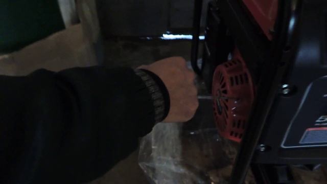 Ручной запуск бензогенератора. Алгоритм действий. смотреть онлайн