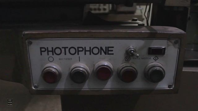 35mm Film Projector - Tour Of A Movie Theater Projection Room [HD]