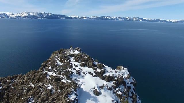 4k Orbit of Cave Rock on Lake Tahoe смотреть онлайн