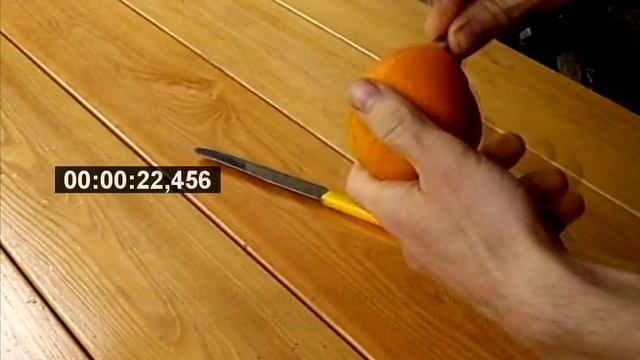САМЫЙ ЧИСТЫЙ И БЫСТРЫЙ СПОСОБ ЧИСТКИ АПЕЛЬСИНА смотреть онлайн