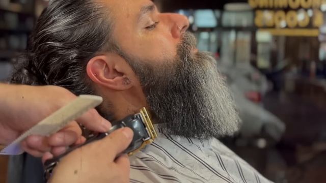 HOW TO TRIM YOUR BEARD - KRATOS EDITION - with GQ's Matty Conrad смотреть онлайн
