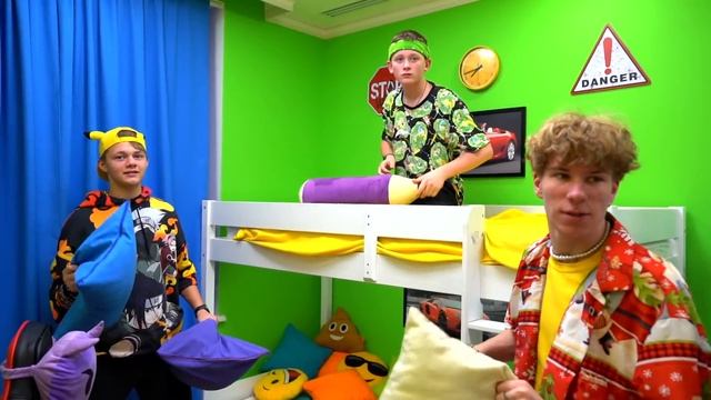 ЕСЛИ ТЫ ЕДИНСТВЕННАЯ ДЕВУШКА В МНОГОДЕТНОЙ СЕМЬЕ || Смешные и неловкие ситуации с друзьями смотреть онлайн