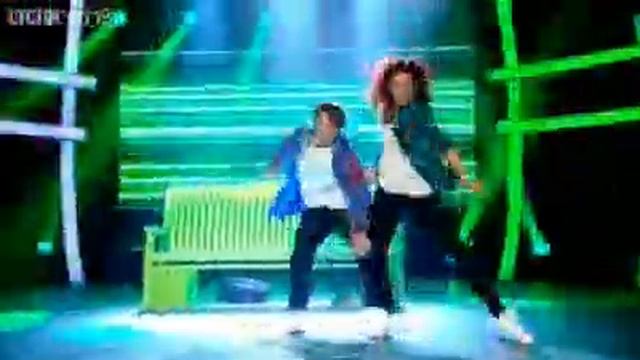 Из танца на лестница, в танец на лавочке)) смотреть онлайн