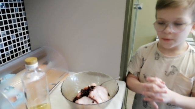 Маринуем курочку соусом ЛаоГанМа смотреть онлайн