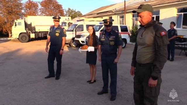 ?☎️Сводная группа пиротехников МЧС России провела ротацию кадров работающих на Донбассе❗️ смотреть онлайн