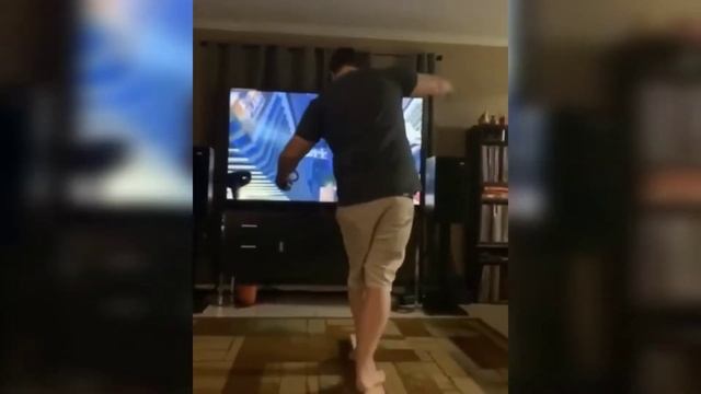 guy jumps into TV while using VR goggles смотреть онлайн