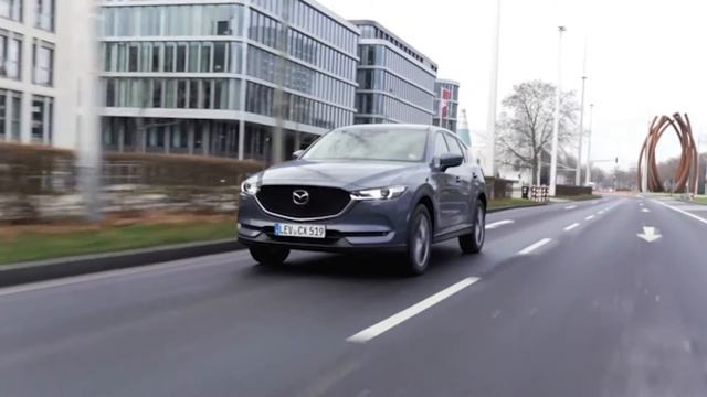2021 Mazda CX-5 in Grey Driving Video смотреть онлайн
