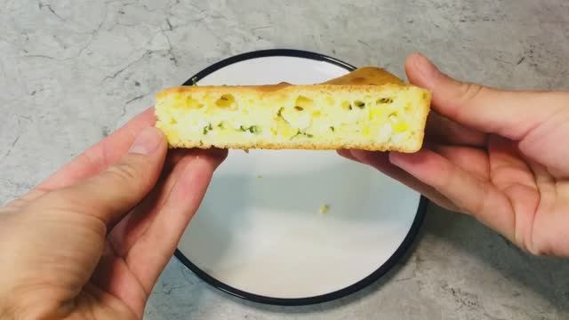 Заливной пирог с яйцом и зеленым луком - быстро готовится и съедается, никакой возни с тестом