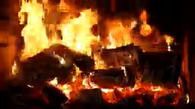 Fireplace at Night 4K ? Relaxing Fireplace (12 HOURS). Fireplace with Burning Logs & Fire Sounds смотреть онлайн