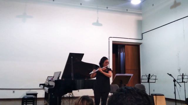 Camargo Guarnieri, Improviso n.3 para flauta solo смотреть онлайн