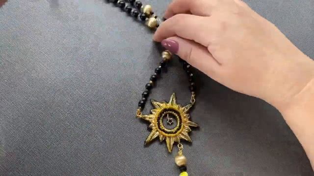 Чёрно-жёлтая коллекция. Сотуар и держатель для очков смотреть онлайн