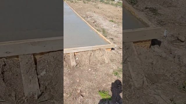Залил плиту 8×9 метров. Миксером с лентой 15 метров. 9 кубов . М250. Лента + плита, 60 + 12,5 см смотреть онлайн