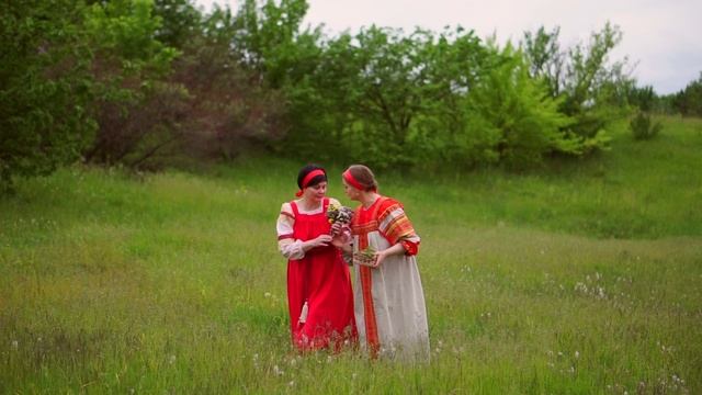 Коллектив медицинского центра "Мари Клиник" поздравляет с праздником Святой Троицы и с Днём России! смотреть онлайн