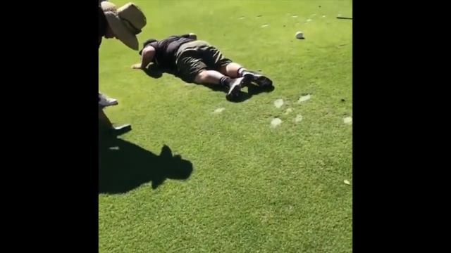 Golf Fails to Get You Through the Week смотреть онлайн