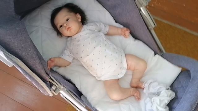 В деревне с реборном ВЛОГ Прогулка в коляске смотреть онлайн