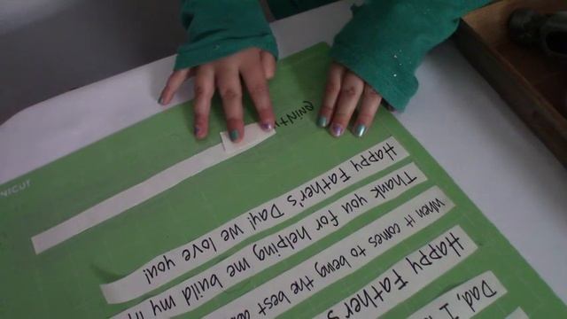 BEST SELLING Cricut made GIFT FOR HIM Personalized Hammers Tutorial смотреть онлайн