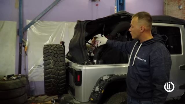 Jeep Wrangler замена жесткой крыши на мягкую. Тестируем Джип Вранглер с брезентовой крышей. смотреть онлайн