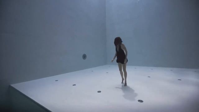 ZIELE (ТРАВА) - Breath (Дыхание) | Underwater dance by Julie Gautier смотреть онлайн