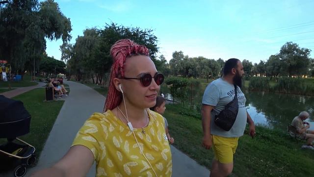 Влоги Прогулка по парку СЕМЕЙНЫЙ ОТДЫХ ПОМПОШКИ VLOG бездельники смотреть онлайн