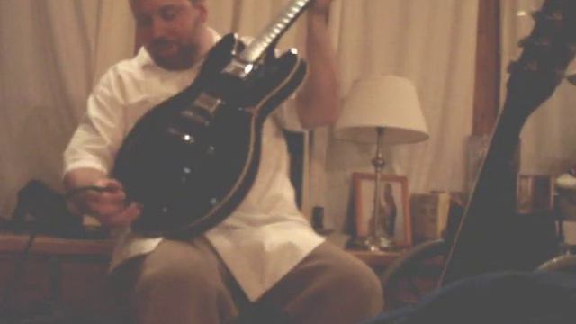 Gibson 335 vs. Epiphone DOT смотреть онлайн