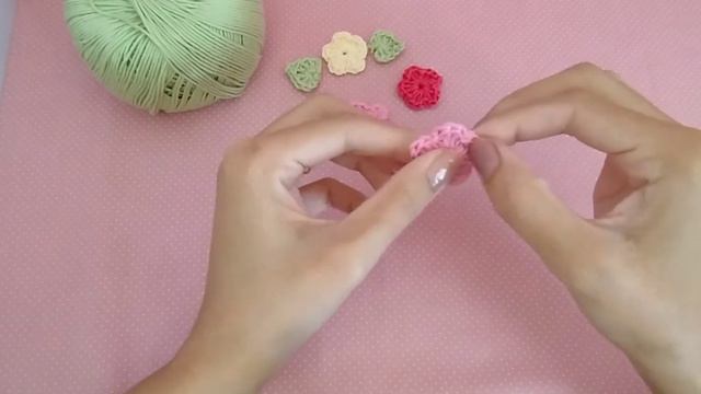 FLORZINHA E FOLHINHA DE CROCHÊ PARA APLIQUES| DE UM JEITO SIMPLES E FÁCIL| PASSO A PASSO. JÚ LAÇOS смотреть онлайн